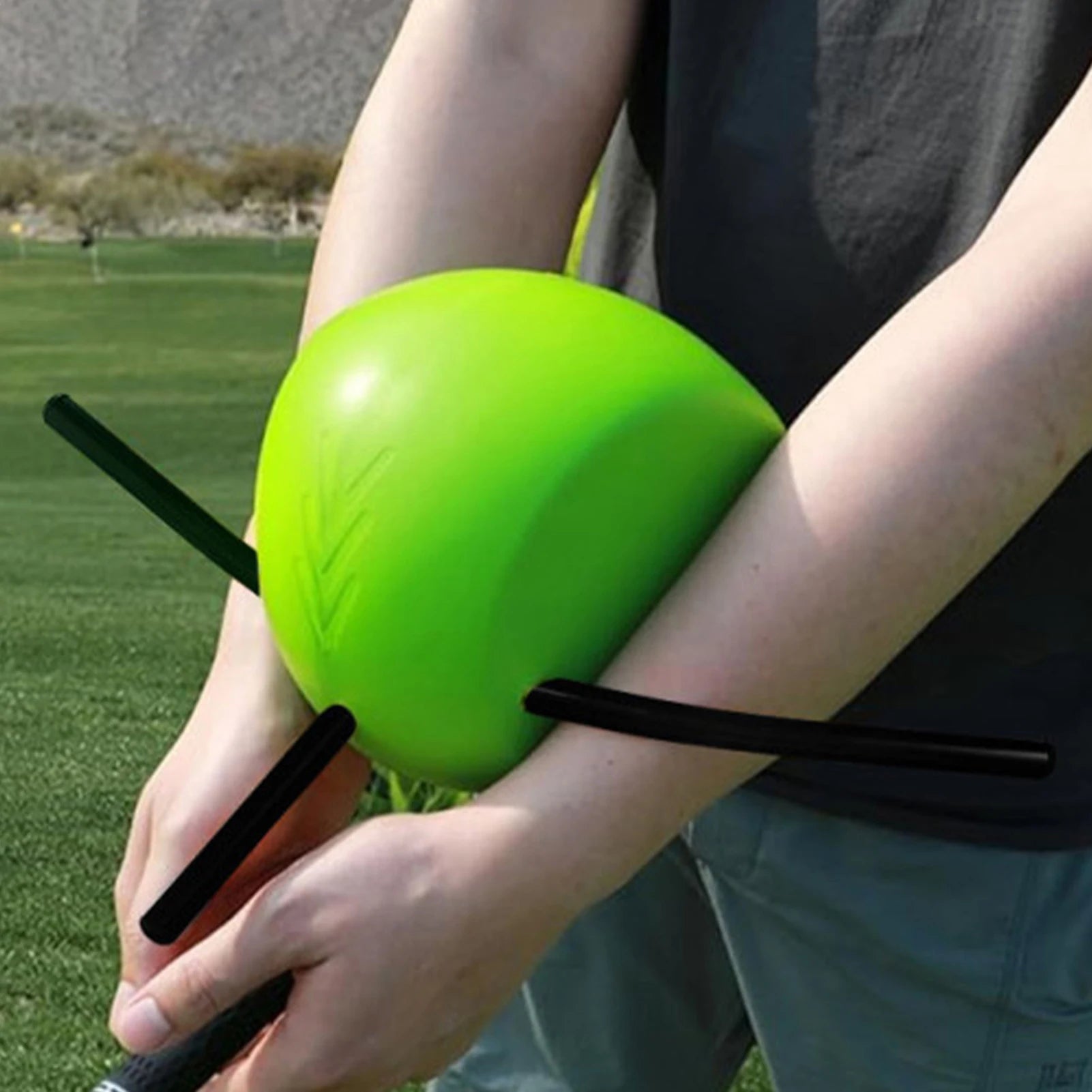 Golf Swing Chicken Wings Corrector Swing Arm Postures Corrector Golf Swing Trainer Connecting Ball for Golf Chipping Accessories