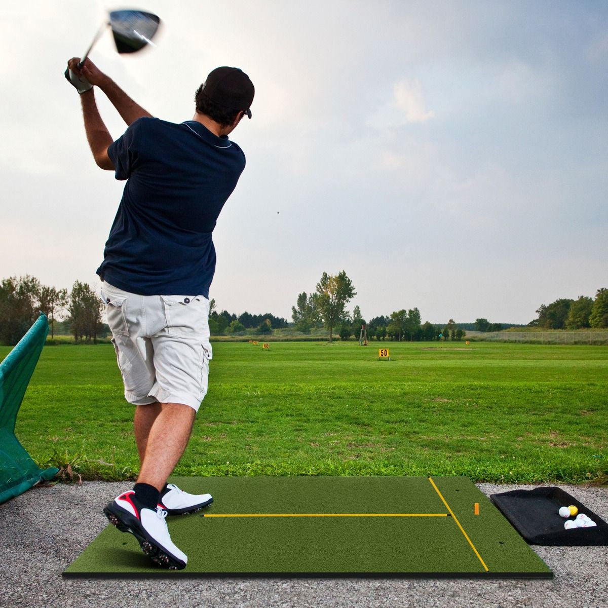 20 Mm Golf Hitting Mat Includes 2 Rubber Tees and 2 Alignment Sticks